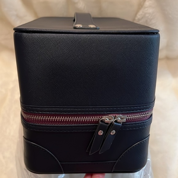 🤎🤎NWOT STUNNING 💜DOTERRA💜CARRY CASE. HOLD A TON OF OILS. - Picture 5 of 13